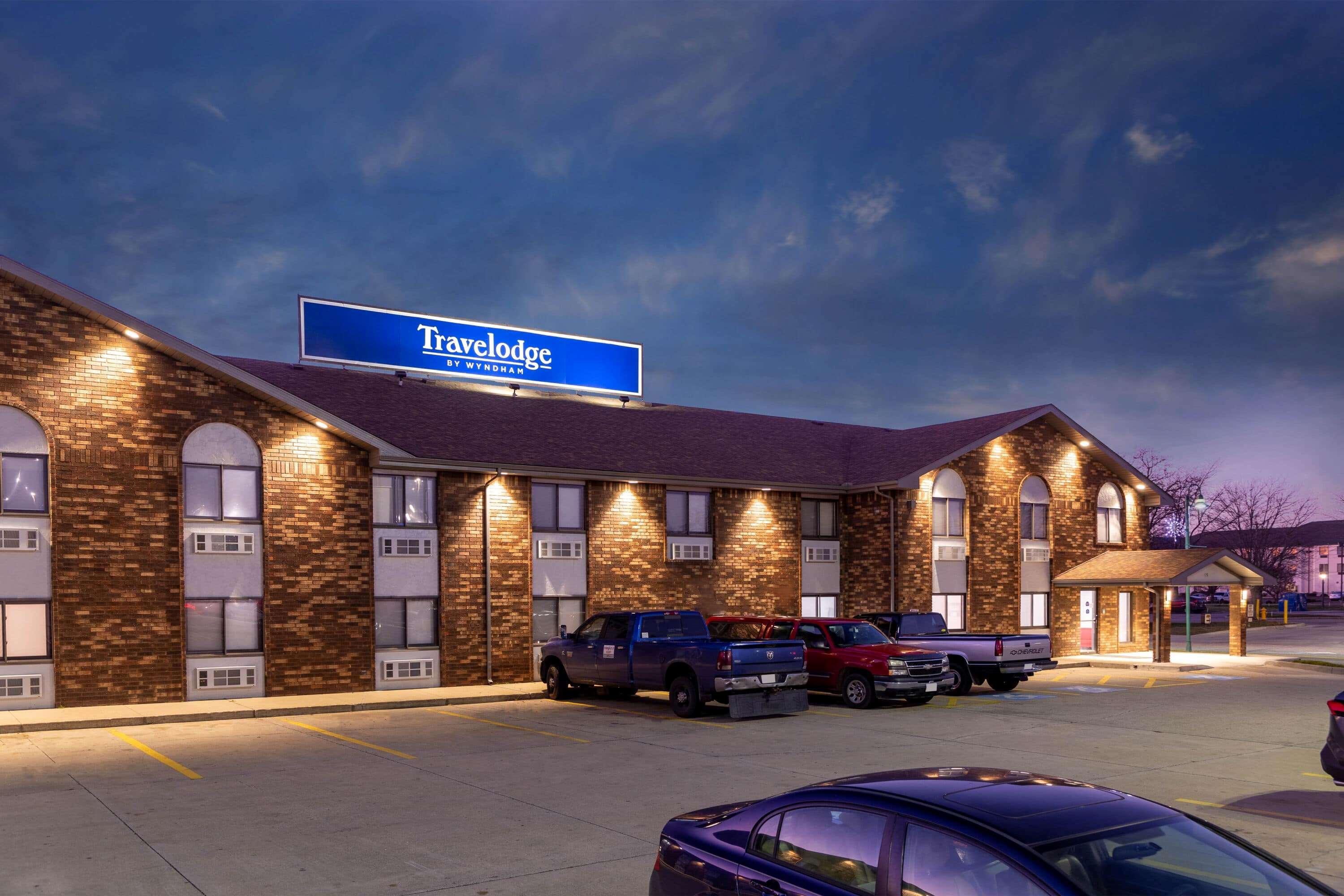 Travelodge By Wyndham Elkhart Exterior photo